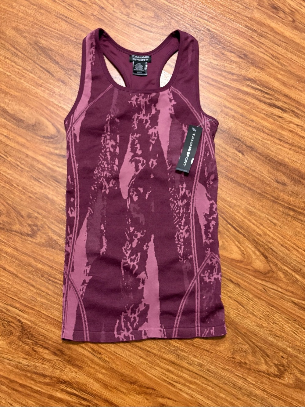Tahari Sport Seamless Racerback Tank Top Burgundy Pink Abstract Shelf Bra NWT